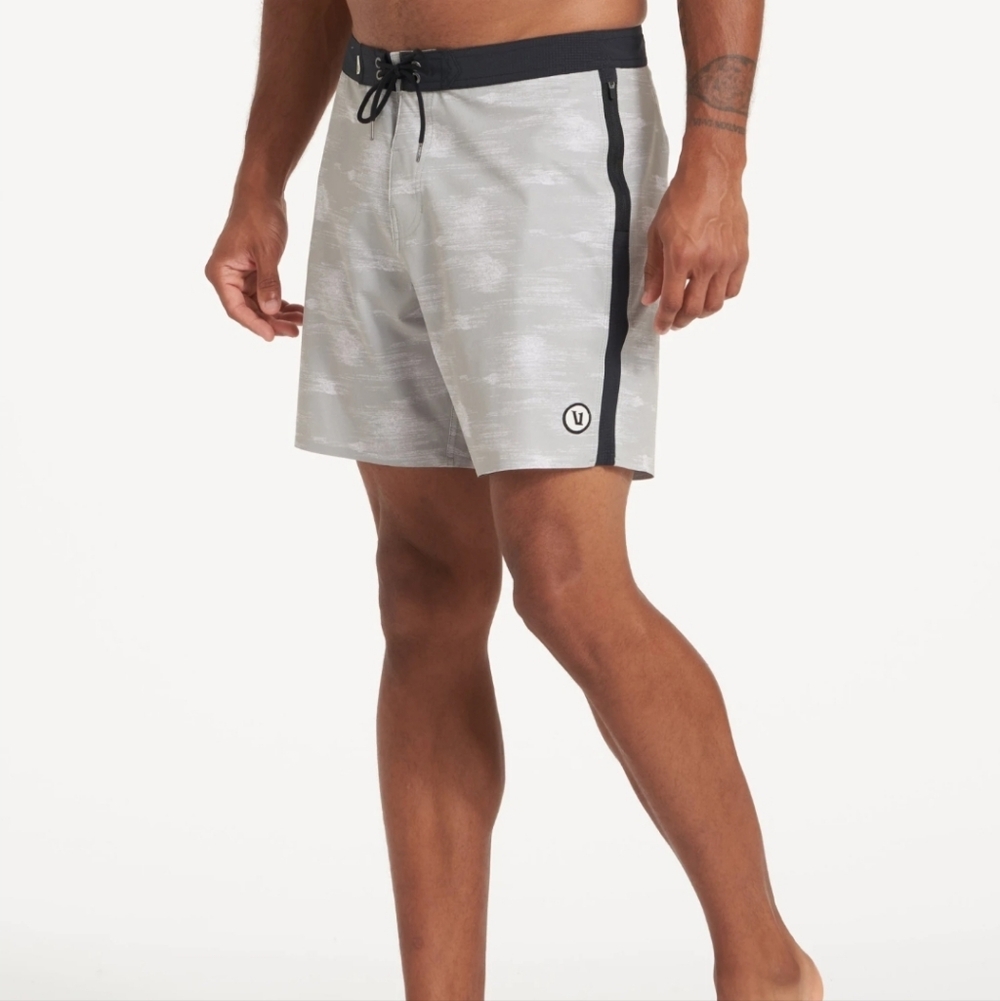 Vuori Peak Boardshort In Eucalyptus Belize